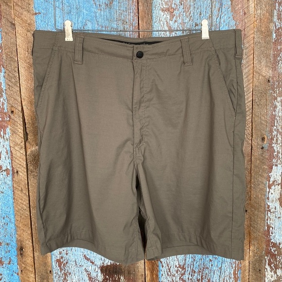 Wrangler Outdoor Series Green Hiking Fishing Shorts - Picture 1 of 3